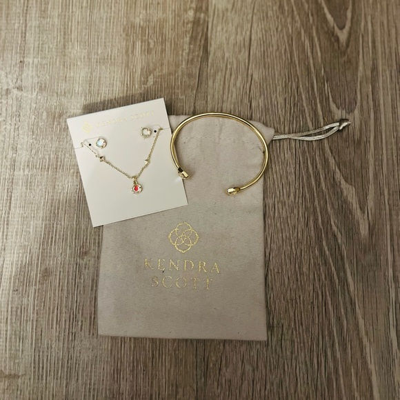 Kendra Scott Nola Gold Pendant Necklace, Earrings, & Bracelet in Dichroic Glass - Picture 3 of 10